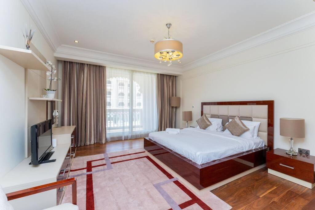 Palm Jumeirah Spacious 1 Bed Private *