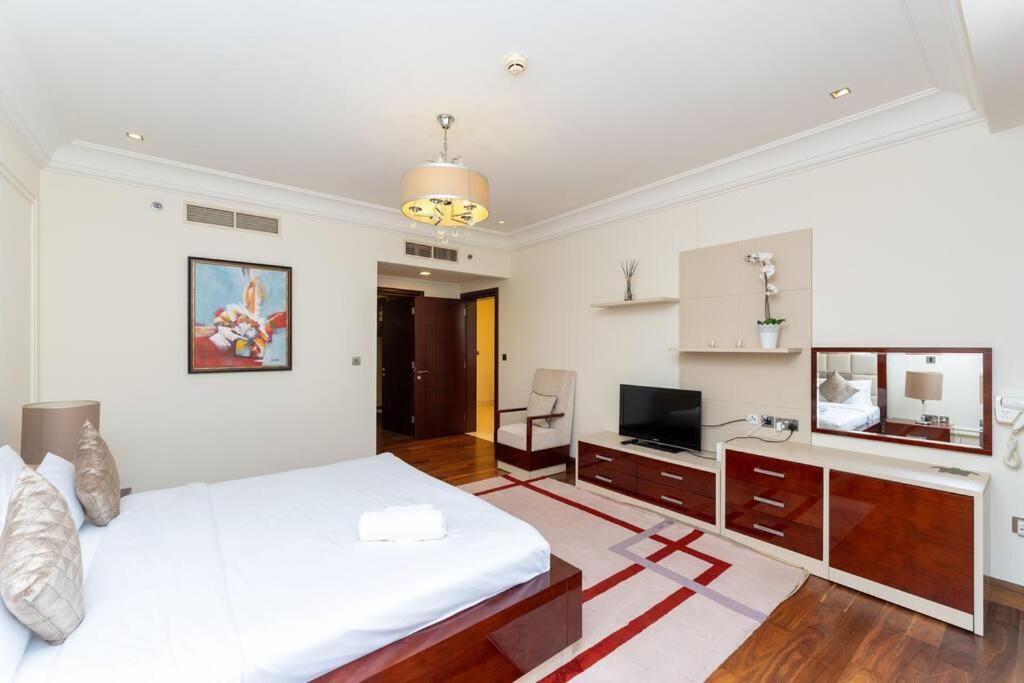 Palm Jumeirah Spacious 1 Bed Private Apartment *