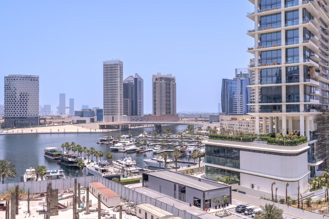Contemporary Ranch Living With Burj Khalifa View