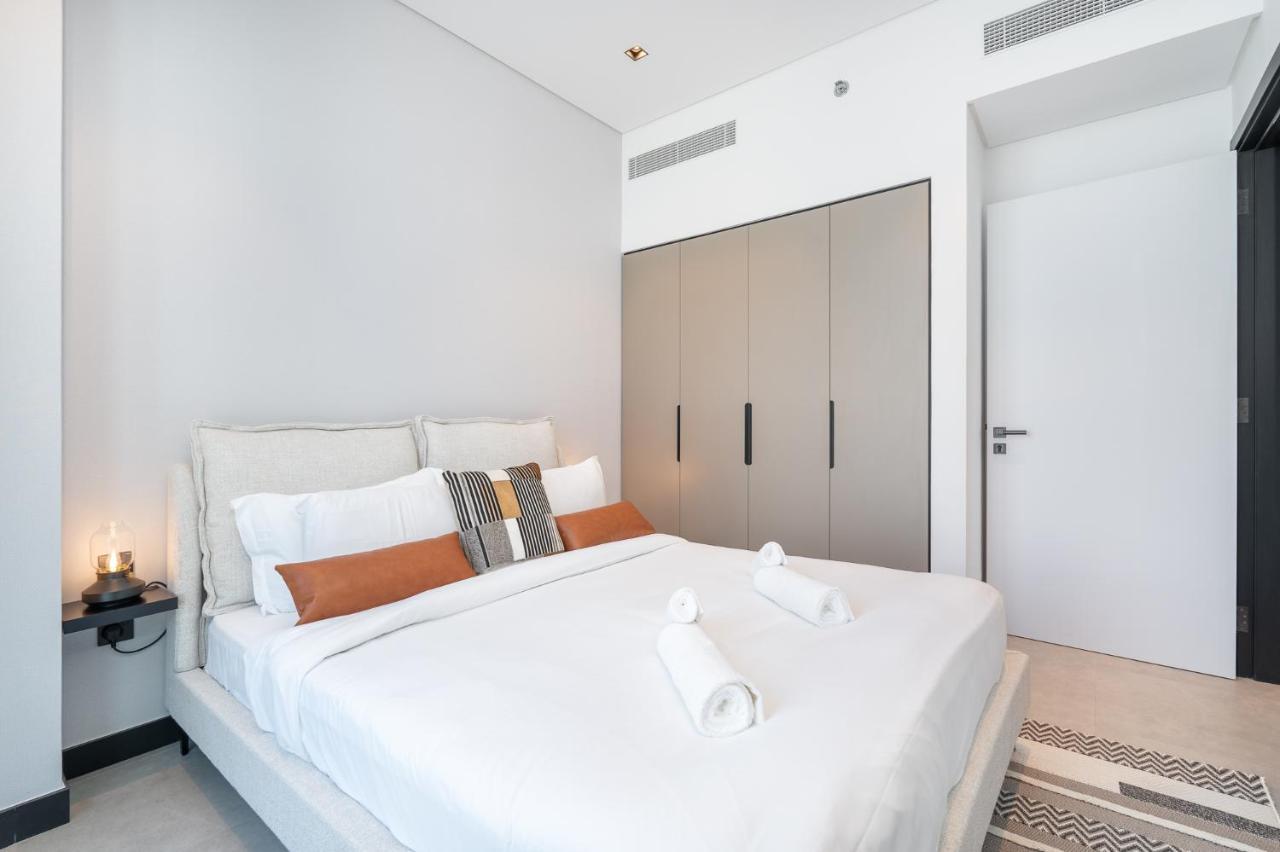 Contemporary Ranch Living With Burj Khalifa View Apartment
