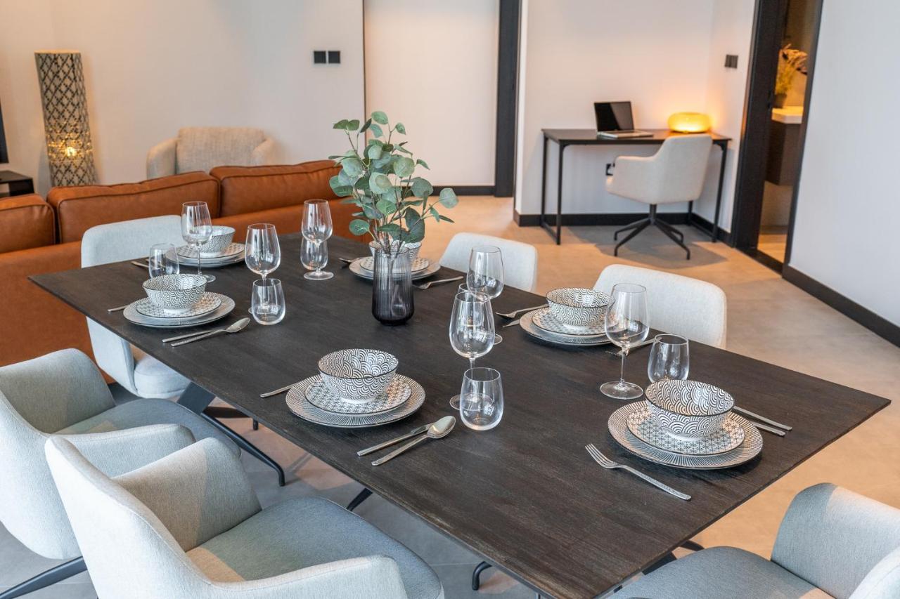 Contemporary Ranch Living With Burj Khalifa View Apartment *