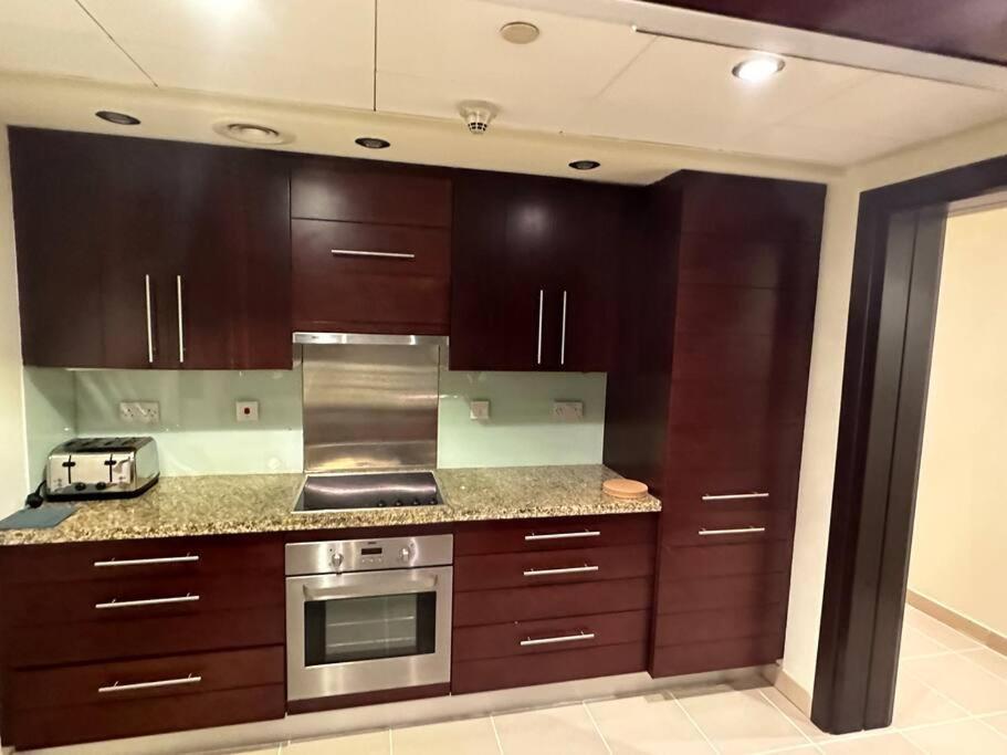 White Elephant Homes - Burj Views - Burj Khalifa View *