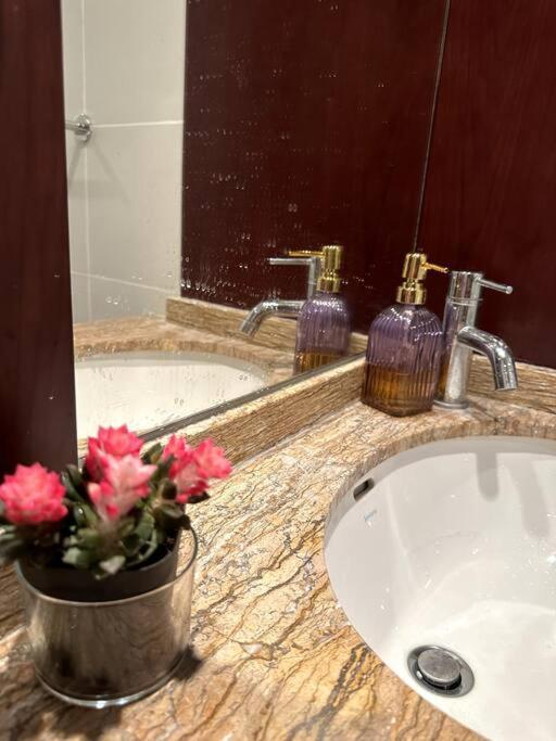 Apartment White Elephant Homes - Burj Views - Burj Khalifa View