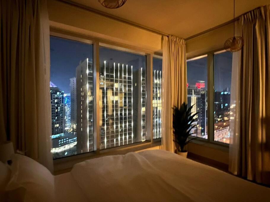 White Elephant Homes - Burj Views - Burj Khalifa View