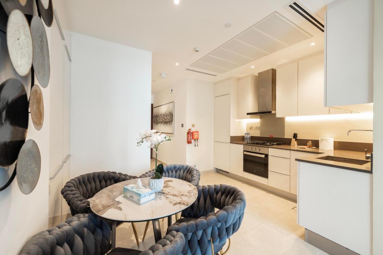 Marina Gate One Bedroom Apartment *