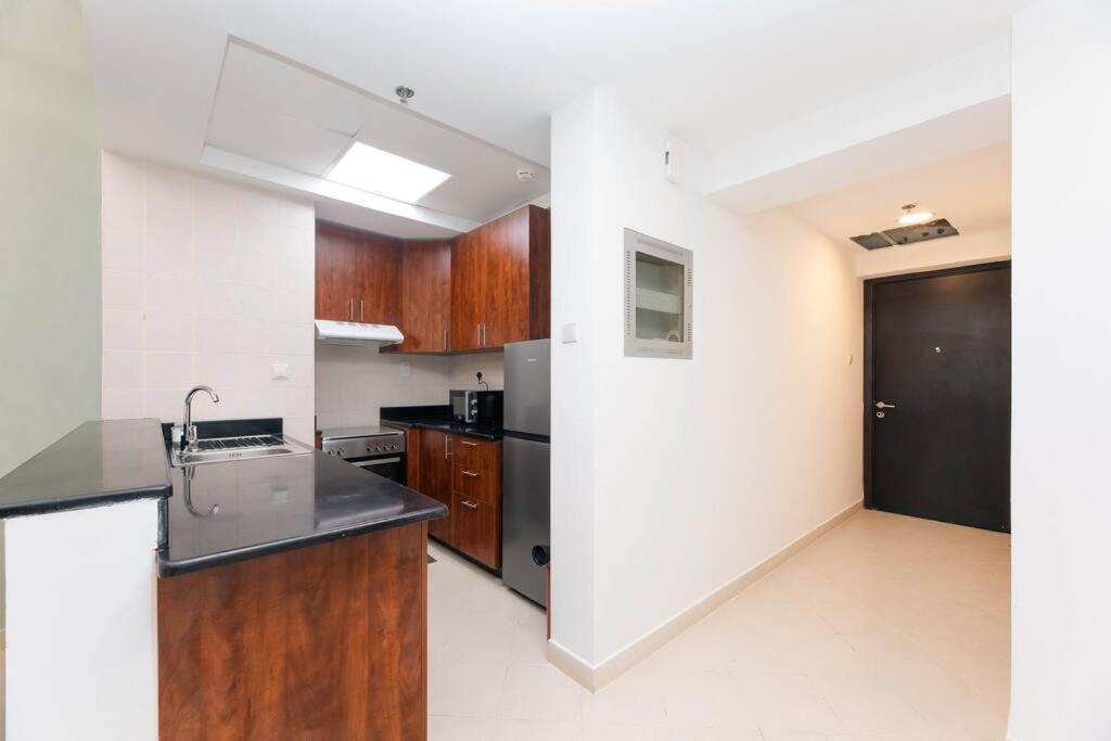 Urban Caves - Chic With Balcony Near The Walk Jbr Dubai
