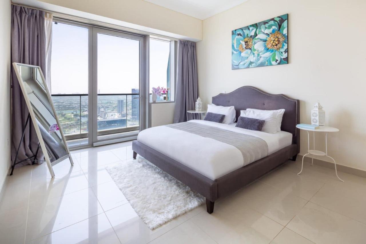 Frank Porter - Ocean Heights Apartment Dubai