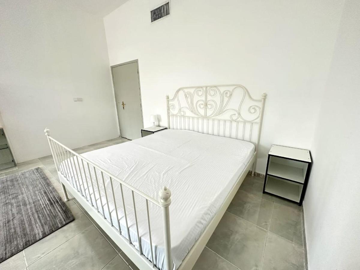 Homestay For Rent In Compound Housing Near Burj Alarab 125 Dubai