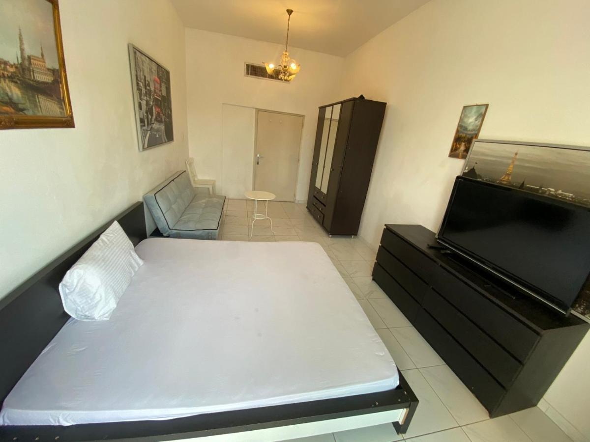 For Rent In Compound Housing Near Burj Alarab 125