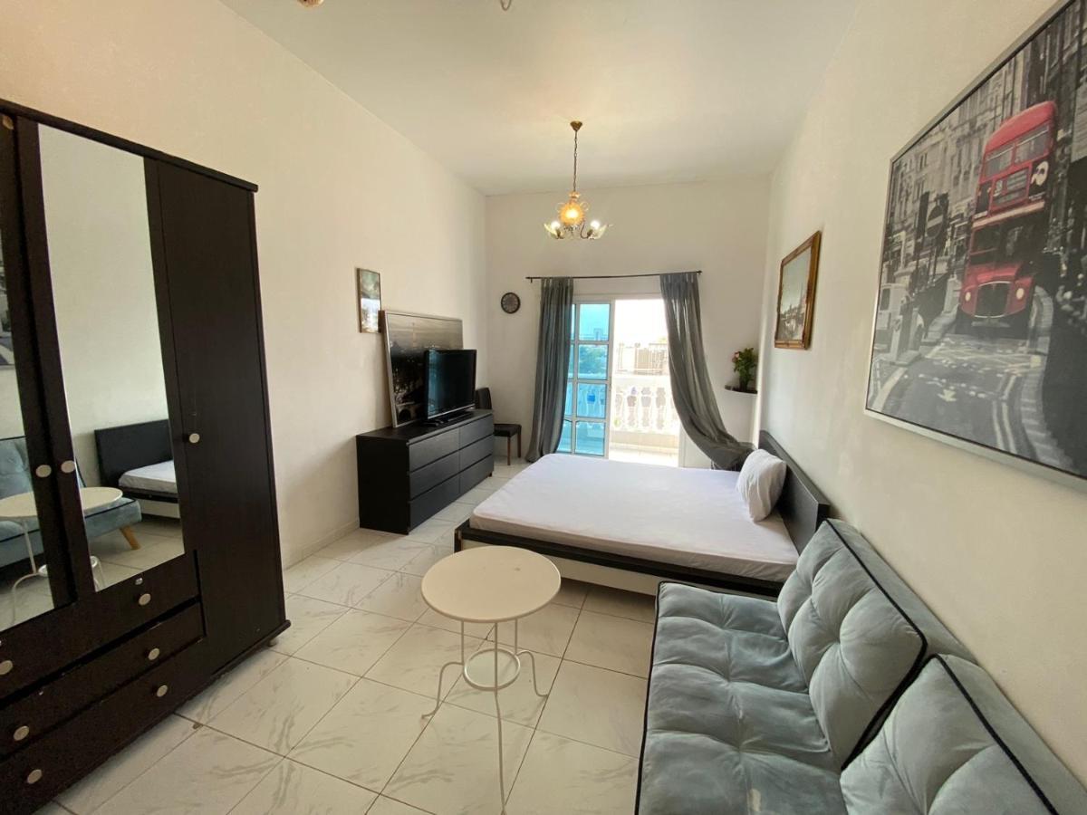 For Rent In Compound Housing Near Burj Alarab 125