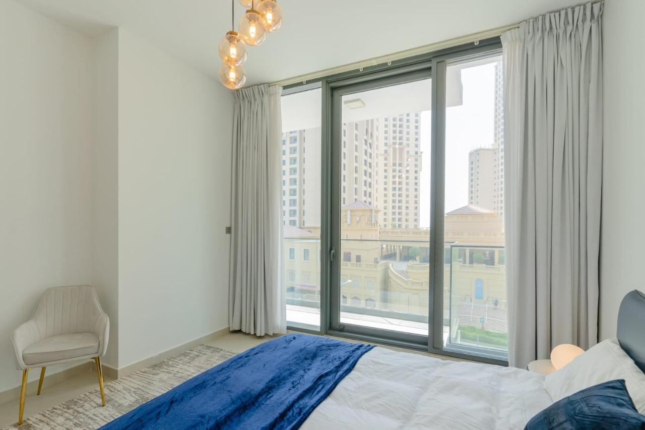 Sleek 1 Bedroom With Views Of Marina Dubai