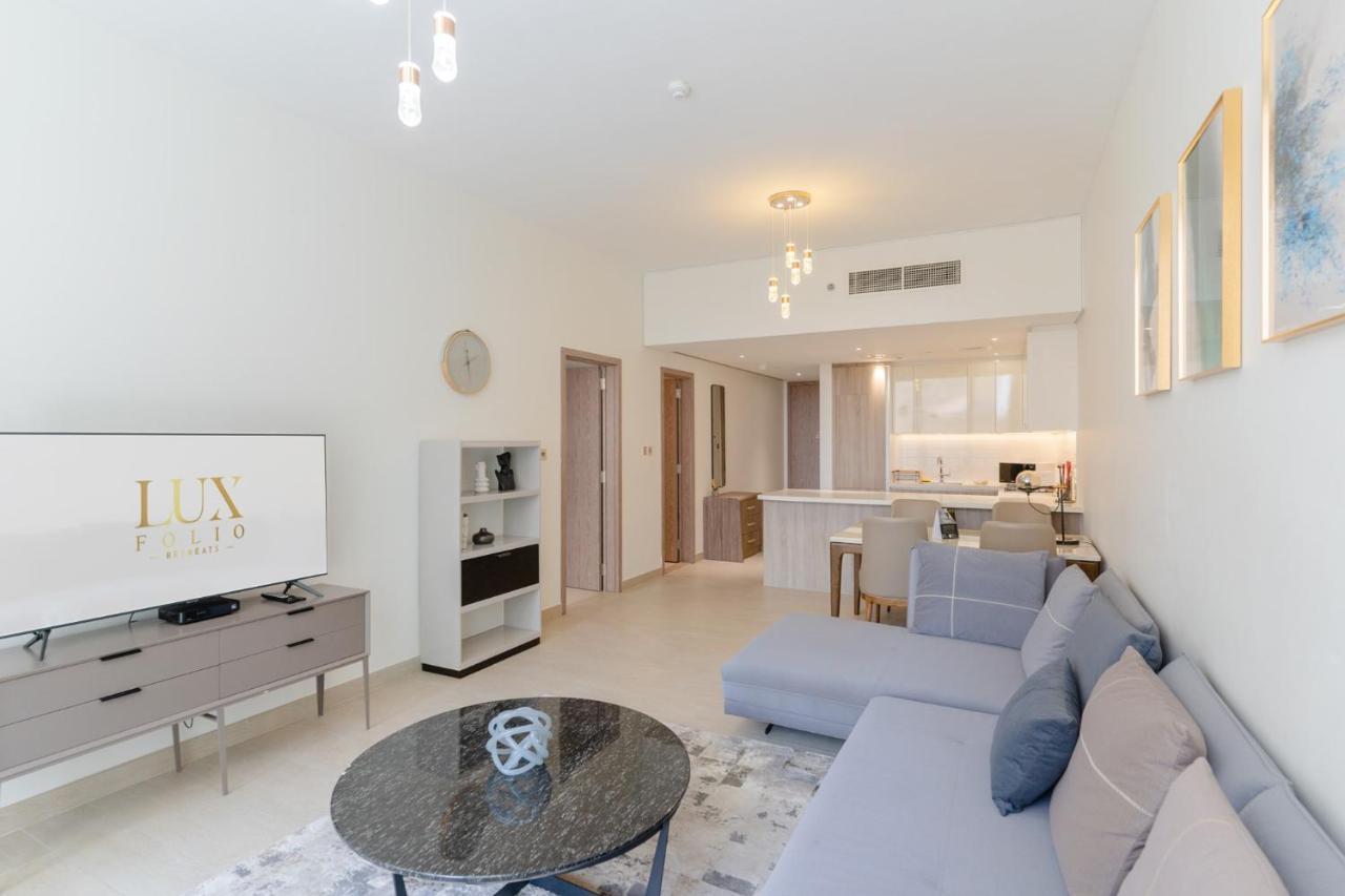 Sleek 1 Bedroom With Views Of Marina Apartment