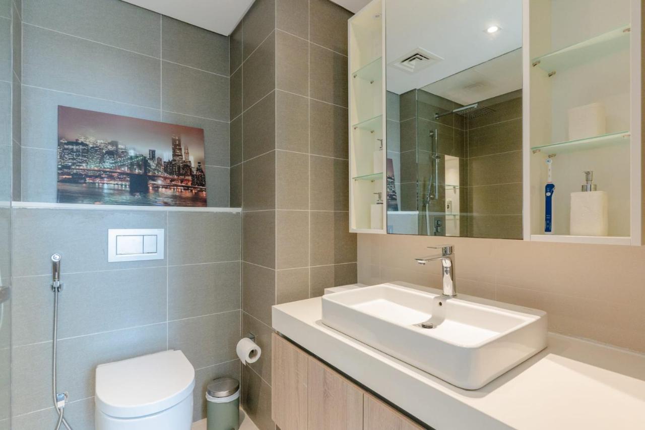 Apartment Sleek 1 Bedroom With Views Of Marina Dubai