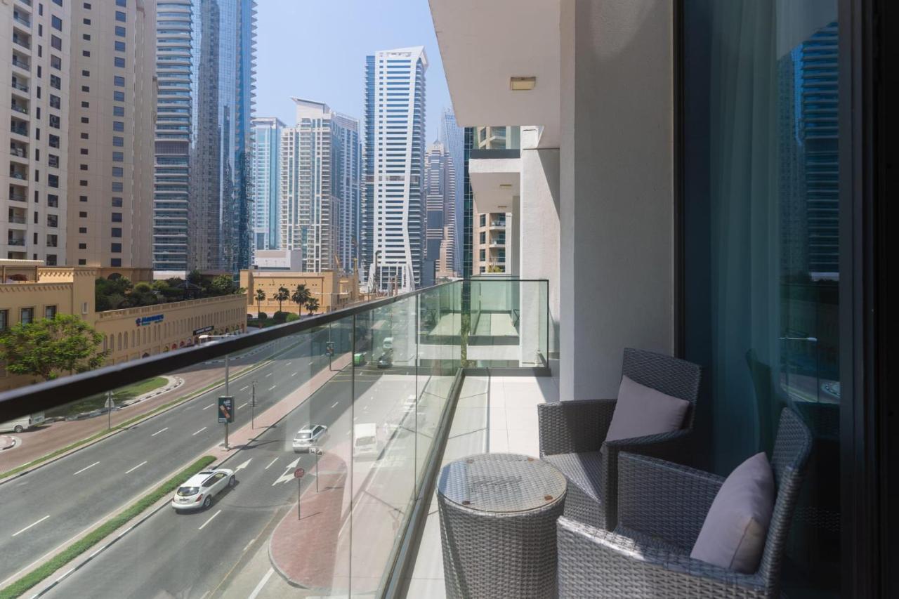 Apartment Sleek 1 Bedroom With Views Of Marina Dubai