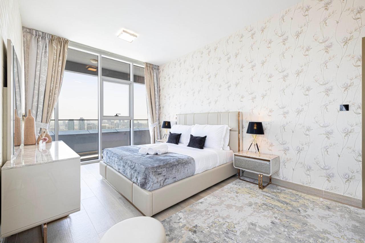 Ultra-luxury / Marina & Burj Khalifa View/ High Floor Apartment