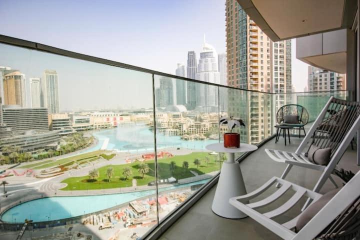 Spectacular Views Of Burj & Fountain - 2 Br Apartment *