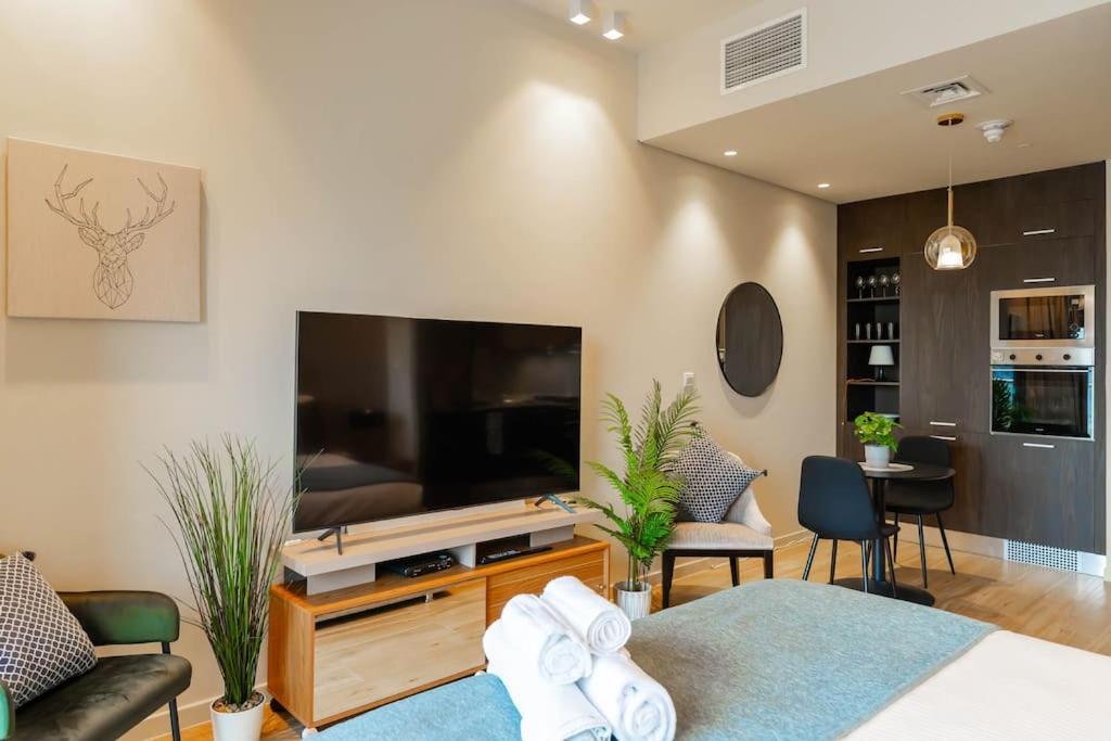 Modern In Park View Tower Jvc *