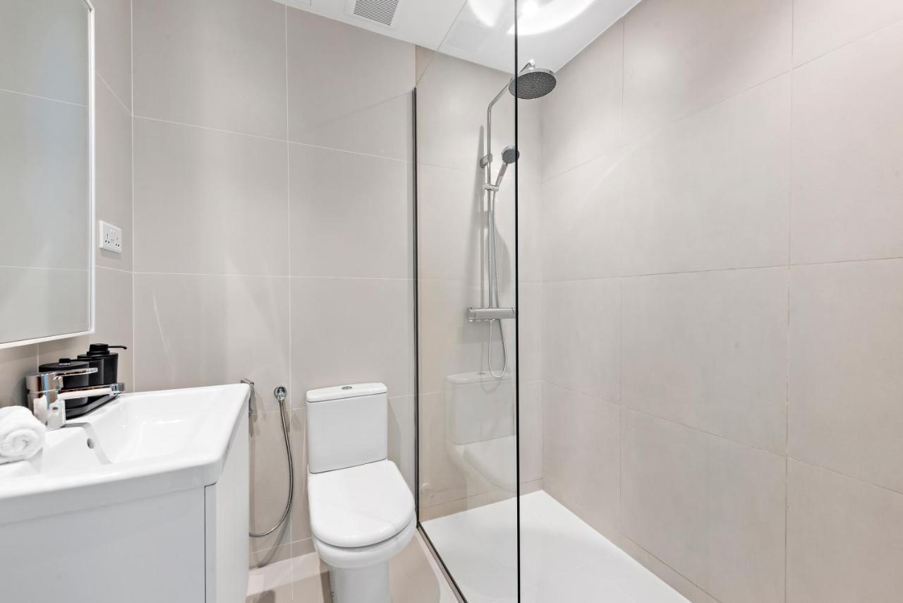 Unique Marina Studio, Near Jumeirah Beach, Mall And Metro Apartment *