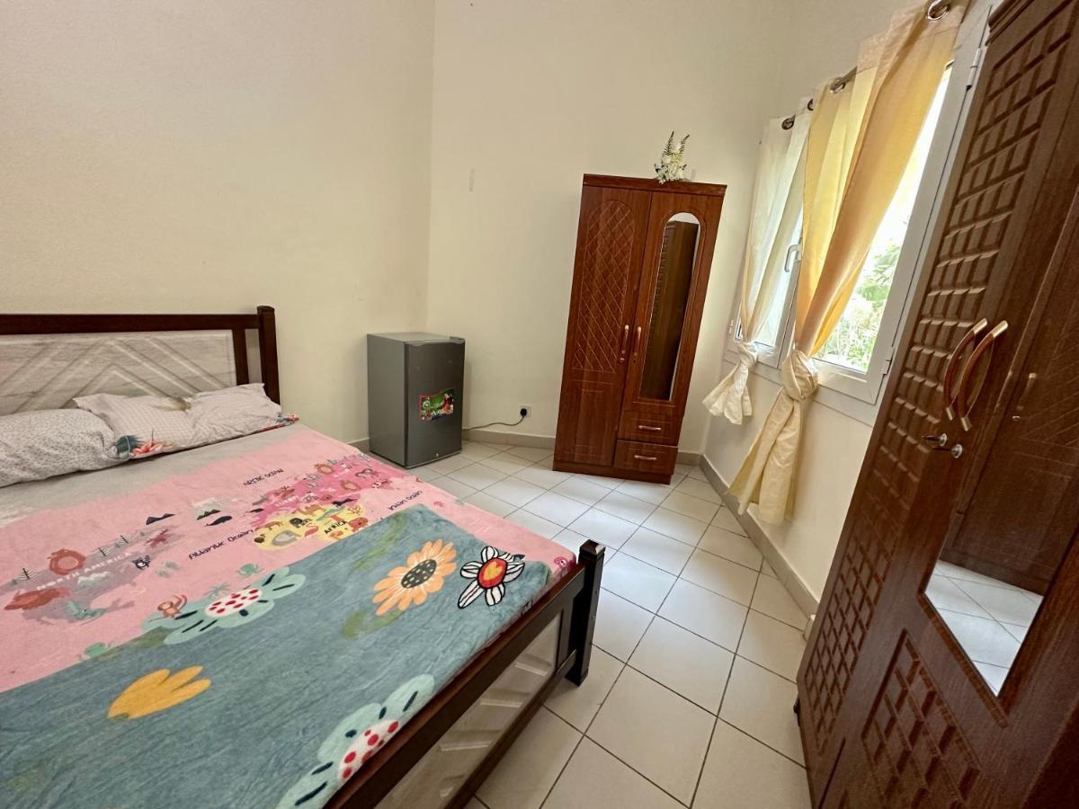 M02 Centre Residance Near Metro Homestay *