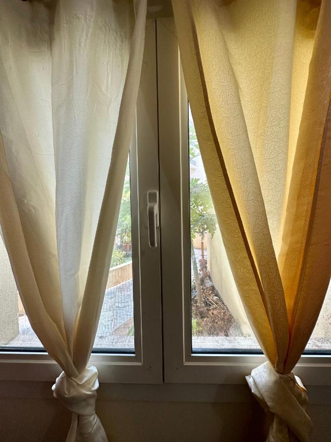 M02 Centre Residance Near Metro Homestay *