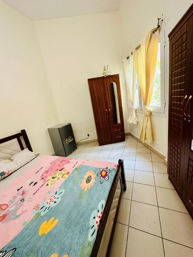 M02 Centre Residance Near Metro Homestay