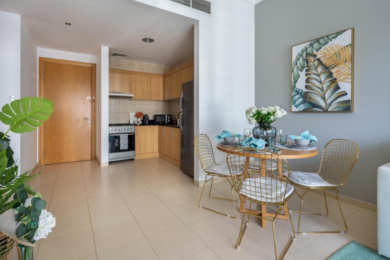 Frank Porter - Mayfair Residency Apartment Dubai