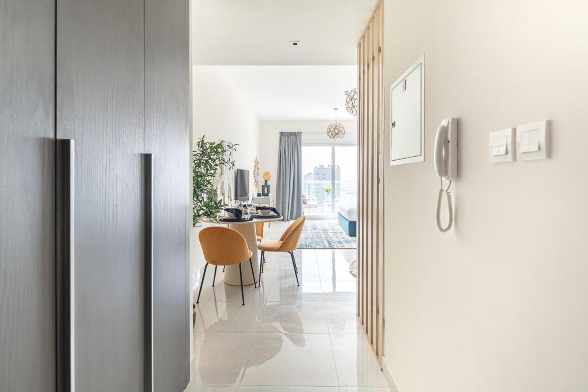 Frank Porter - Ag Tower Apartment Dubai
