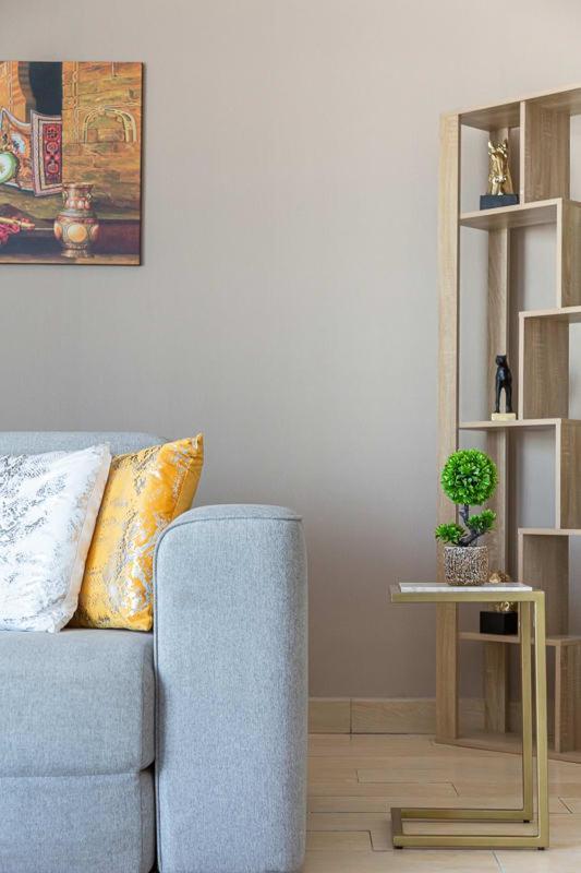Frank Porter - Meraki Genesis Apartment *