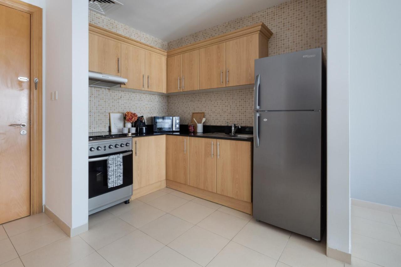 Frank Porter - Mayfair Residency Apartment Dubai