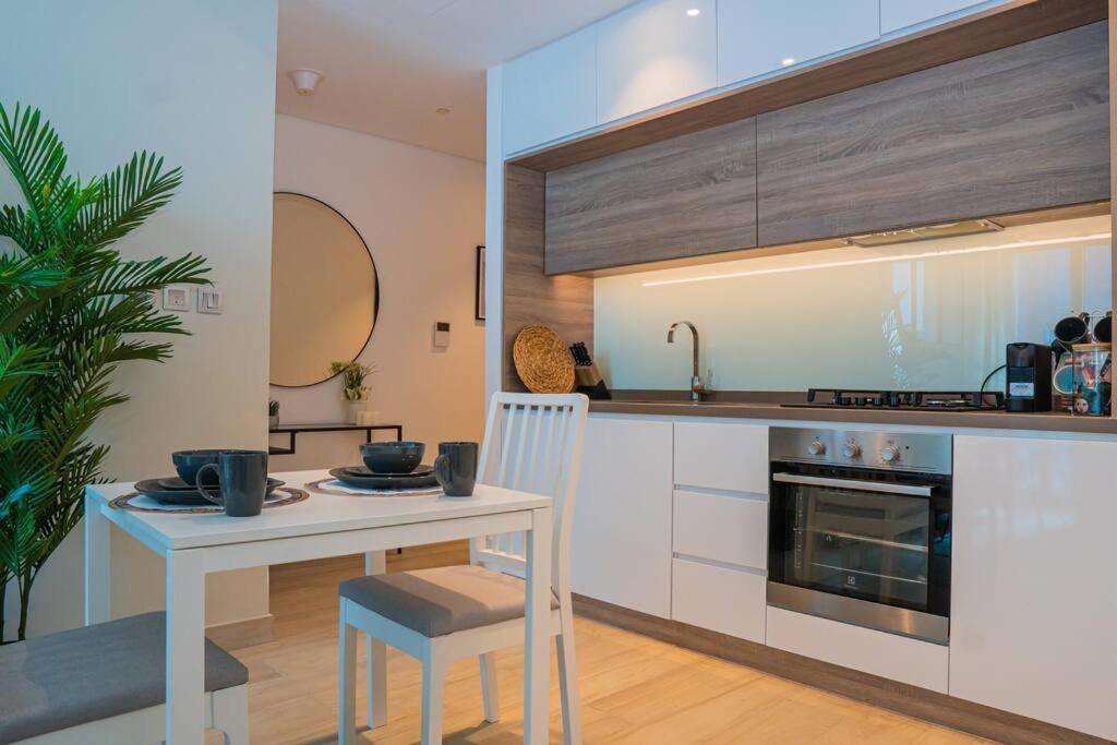 Apartment Astonishing Marina & Sea View Modern