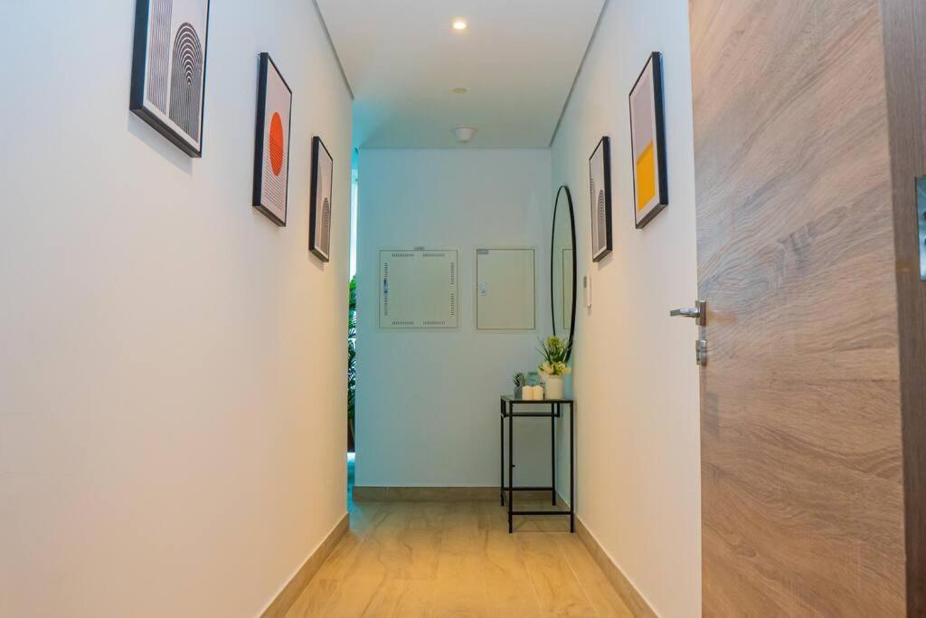 Astonishing Marina & Sea View Modern Apartment