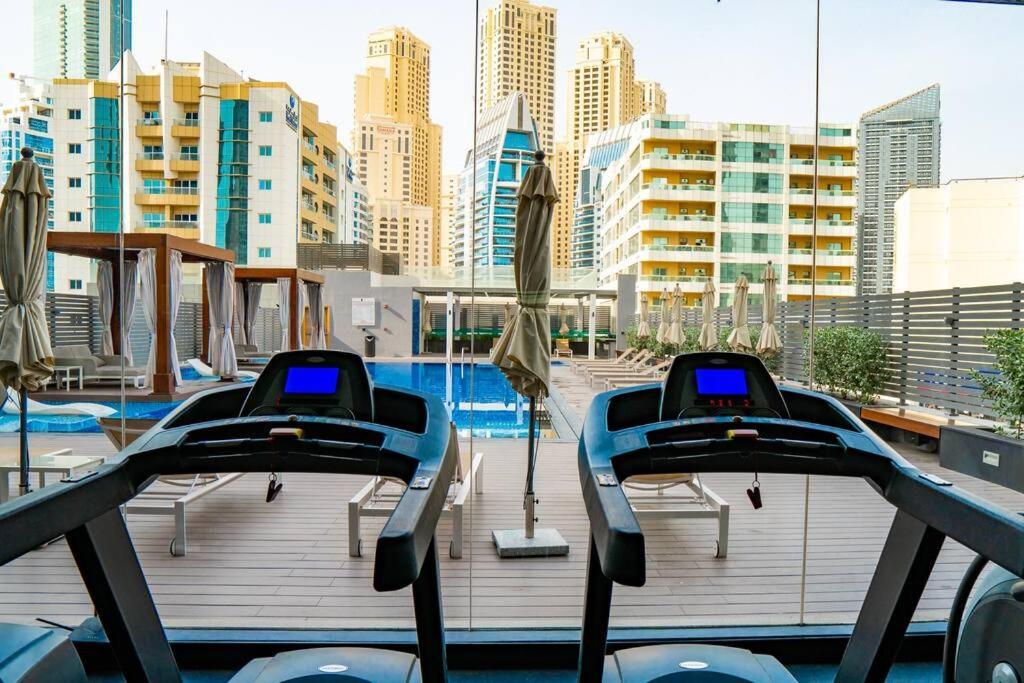 Astonishing Marina & Sea View Modern Apartment