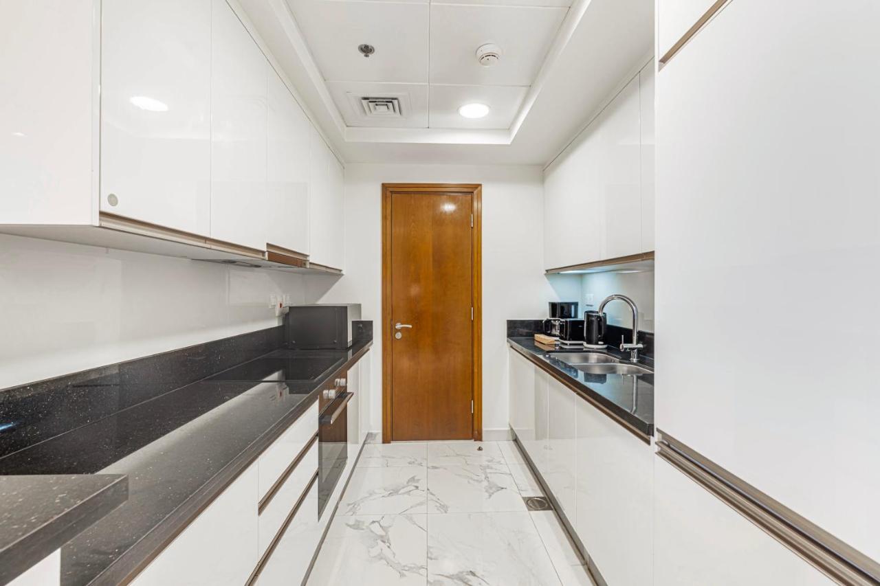 Daniels Canal View 1br In Meera Tower Apartment Dubai