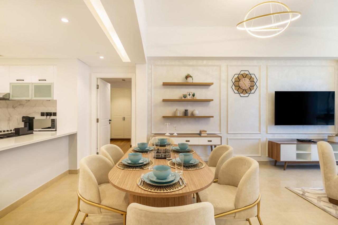 Marina Residences 2br: Seaside In Palm Jumeirah Apartment