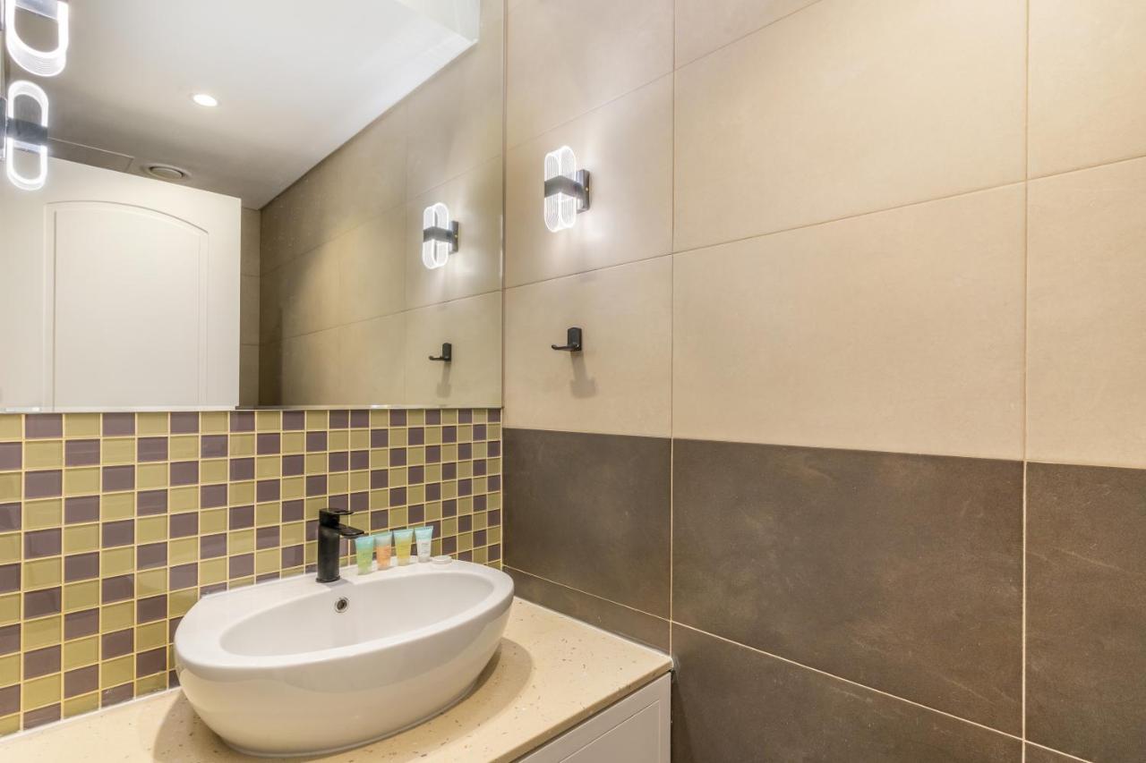 Marina Residences 2br: Seaside In Palm Jumeirah Apartment