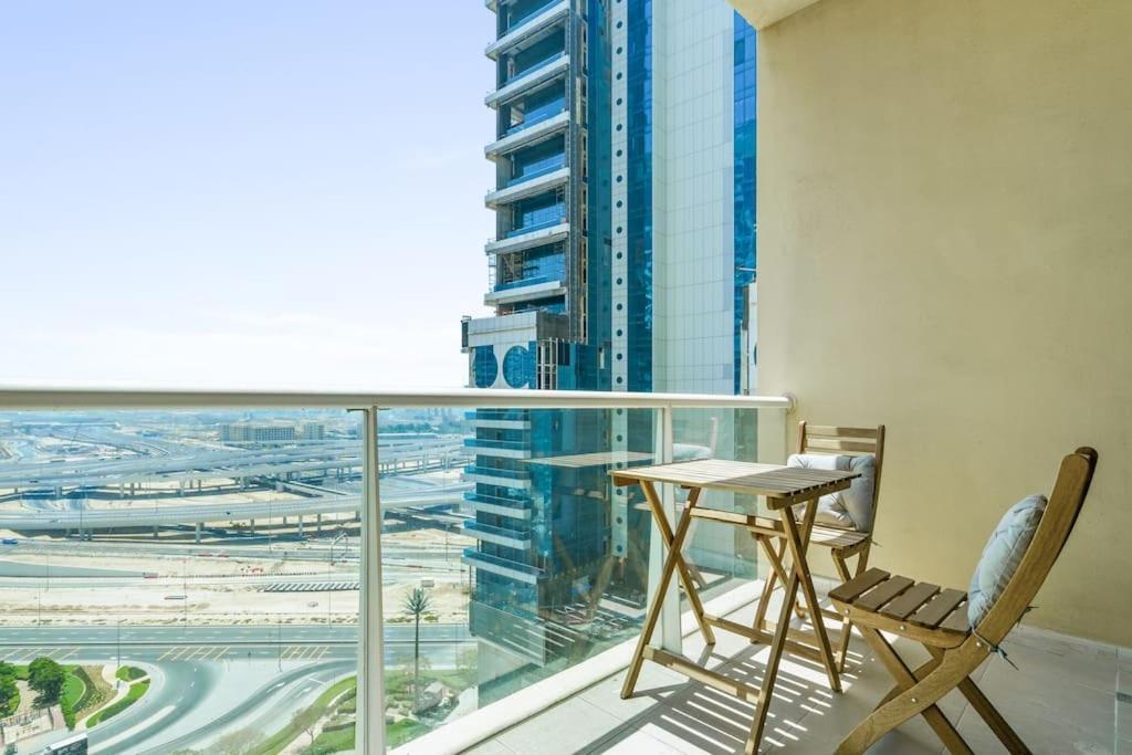 Apartment Upscale At Jlt Near Metro