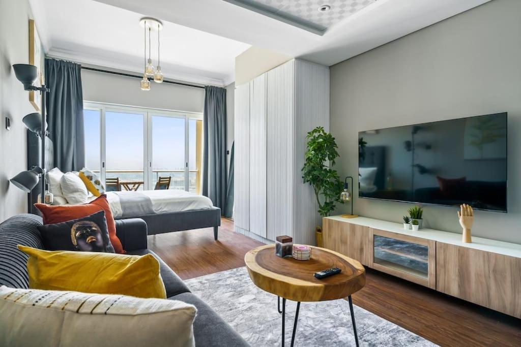 Upscale At Jlt Near Metro Apartment *
