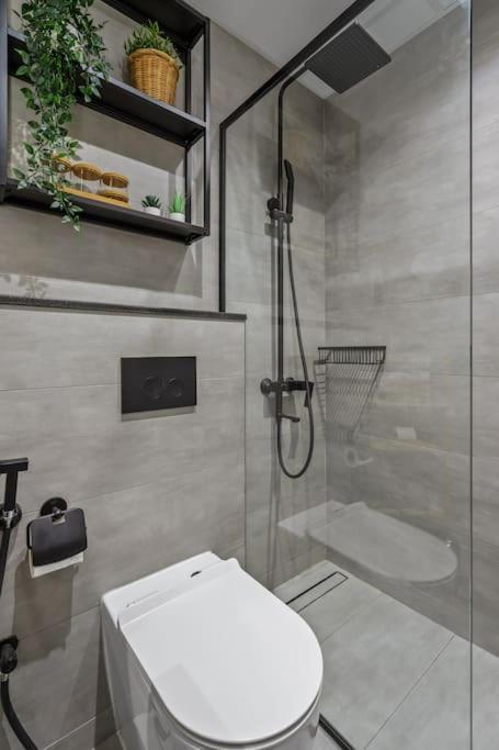 Upscale At Jlt Near Metro *