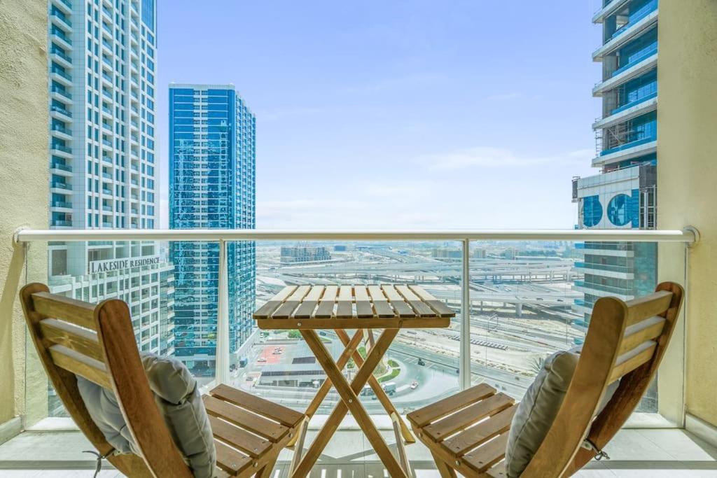 Upscale At Jlt Near Metro Apartment Dubai
