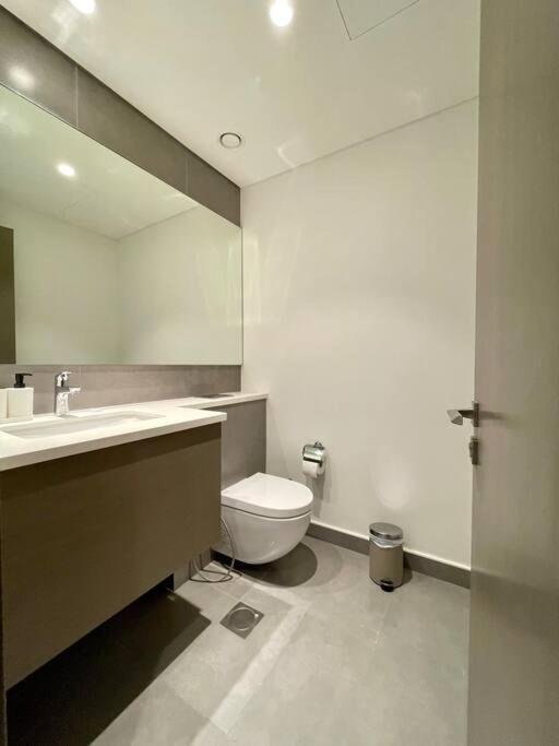 Dar Vacation - Contemporary 3br In Creek Apartment Dubai
