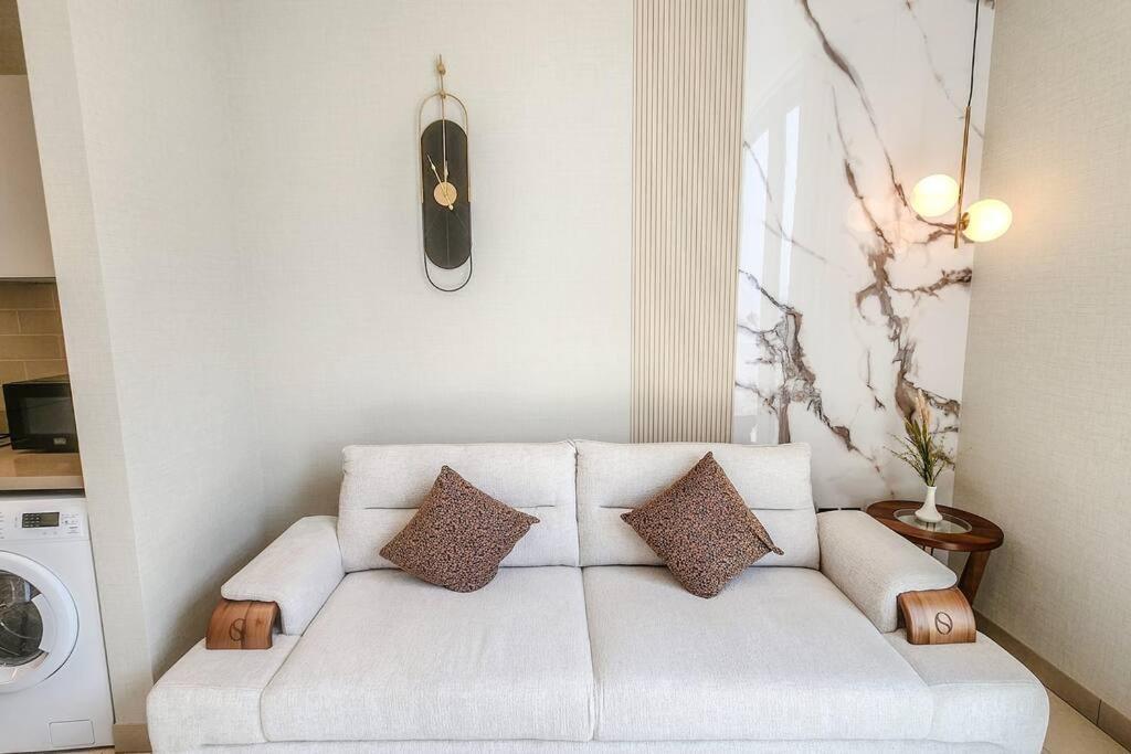 By Latinem Luxury 1br Cvr B3101 Near Burj Khalifa Dubai