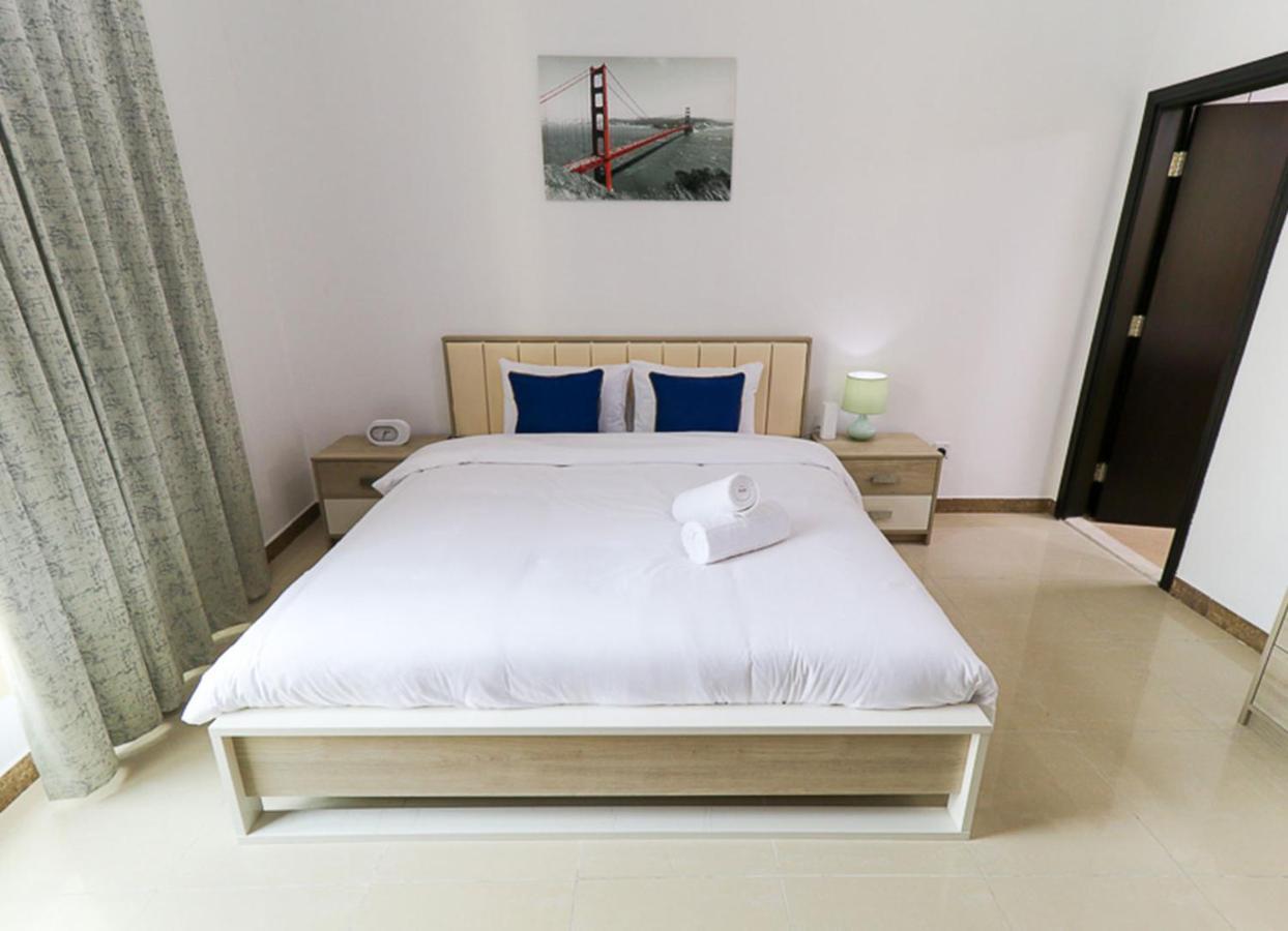 Apartment Rh- Spacious 2br, Steps Away From Mall Of Emirates, Al Barsha *