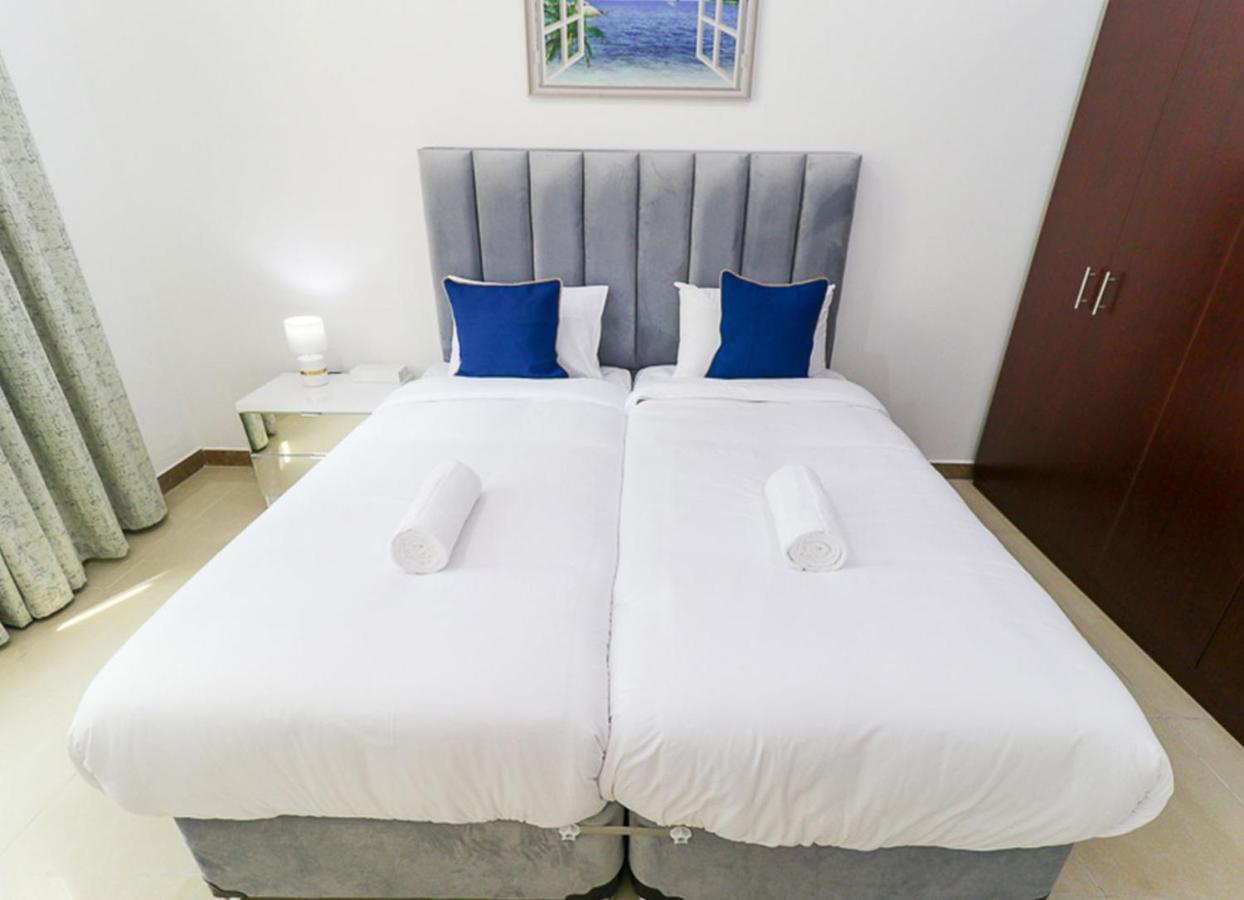 Rh- Spacious 2br, Steps Away From Mall Of Emirates, Al Barsha Apartment *
