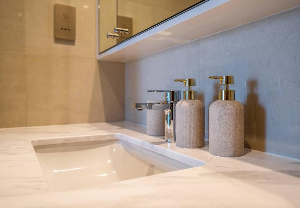Apartment Furnished 1br At Heart Of Downtown *