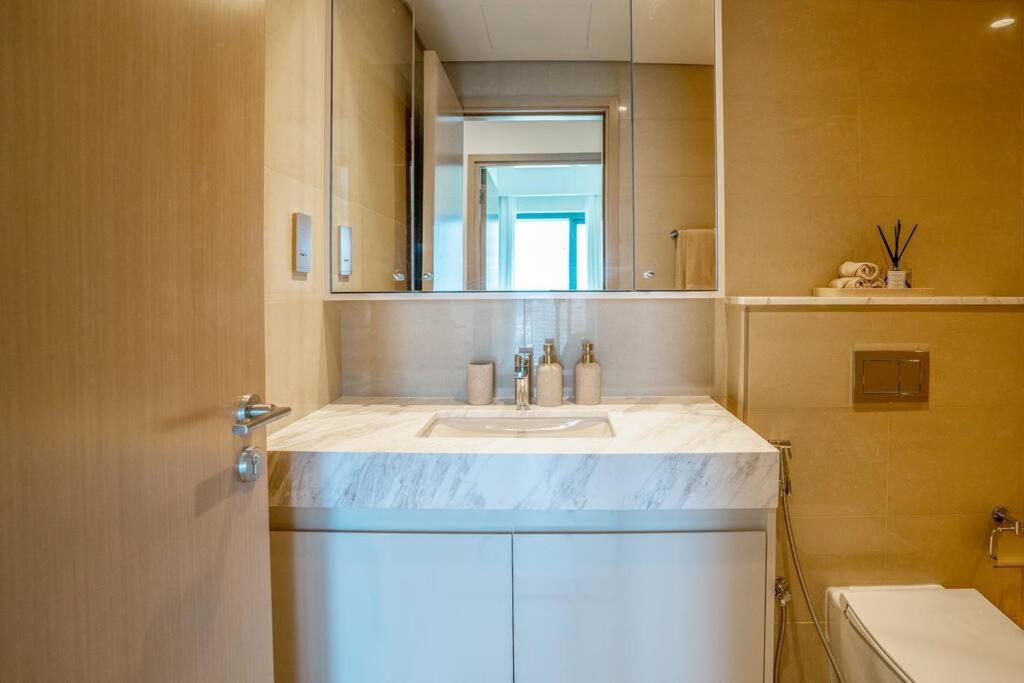 Furnished 1br At Heart Of Downtown Apartment *