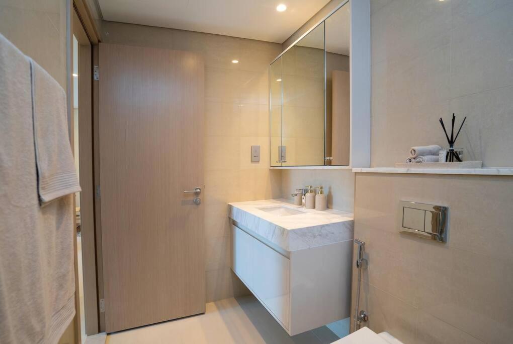 Apartment Furnished 1br At Heart Of Downtown Dubai