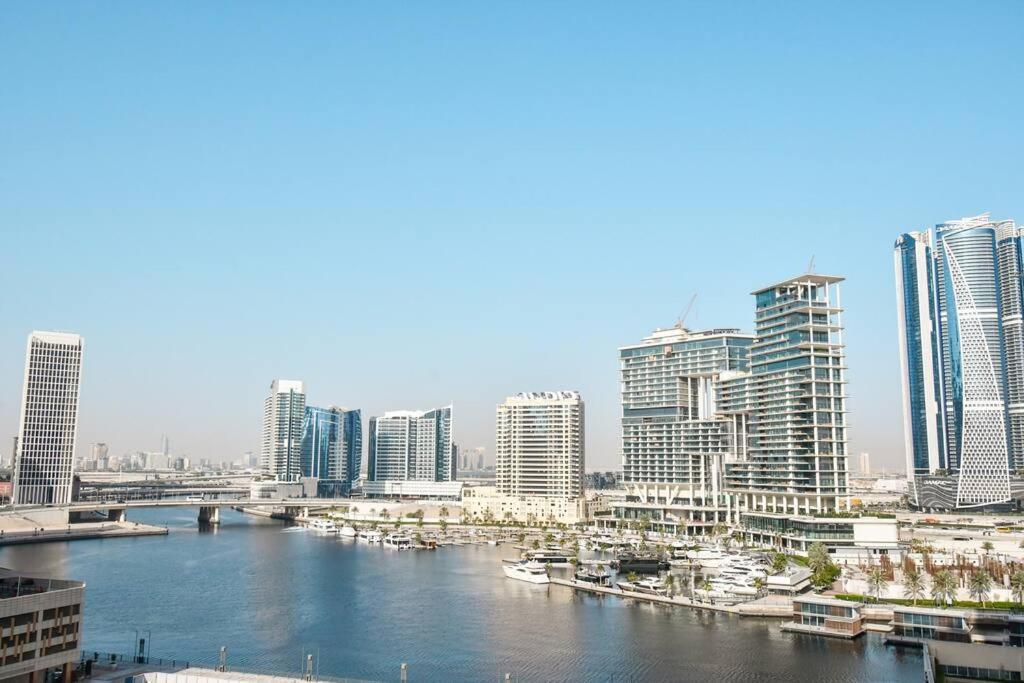Apartment Reva Tower- 2br Mall Walking & Canal Facing Dubai