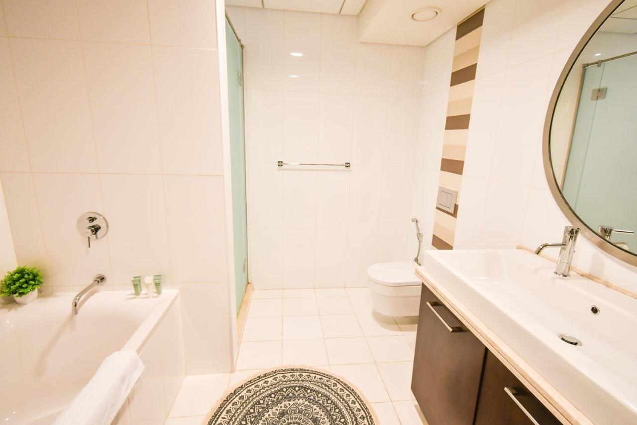 Downtown-high Floor Mesmerizing Fountain View 2br Chic Apartment Dubai