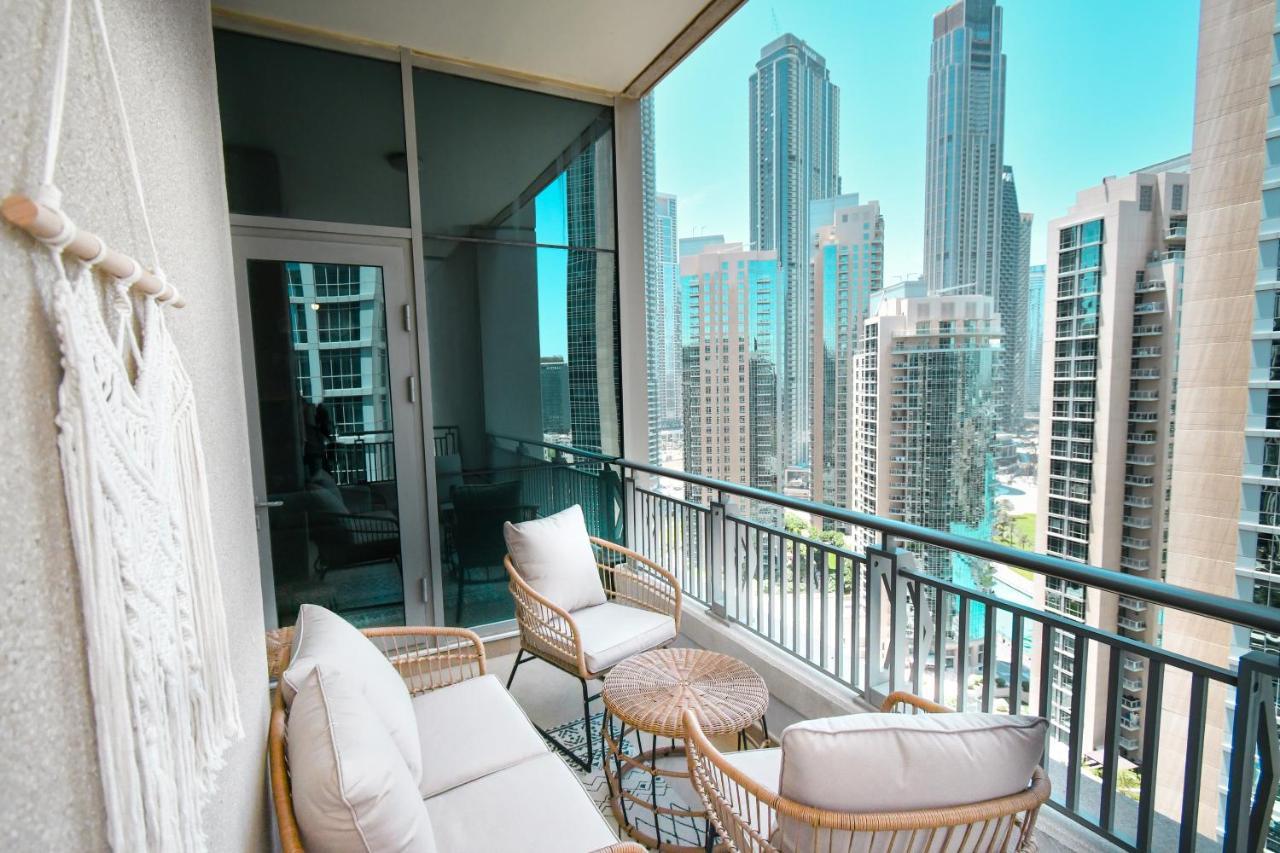 Downtown-high Floor Mesmerizing Fountain View 2br Chic