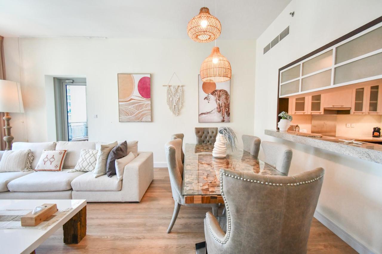 Downtown-high Floor Mesmerizing Fountain View 2br Chic Dubai